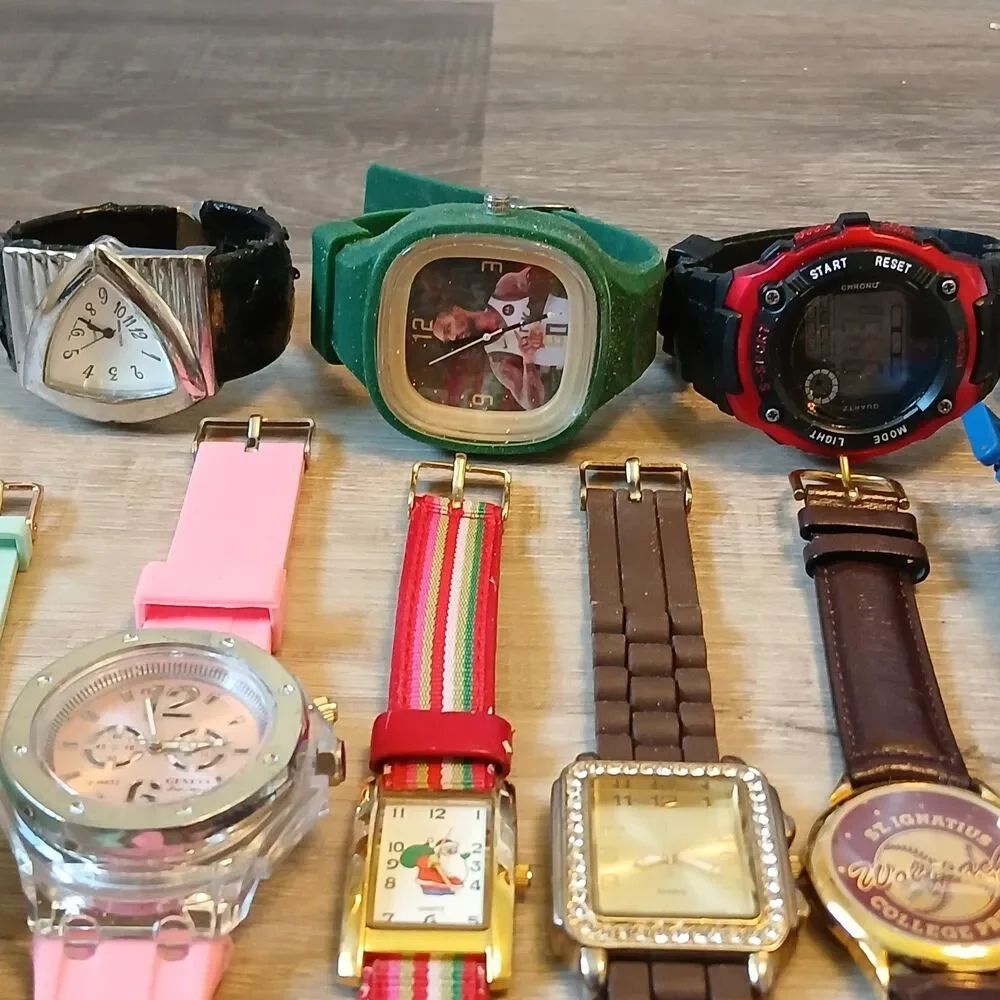 Huge Watch Lot of 40+ Mixed Brands Vintage & Modern Parts/Repair Untested-Box D6